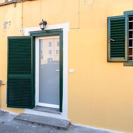 Livorno Yellow Apartament Near The Sea Екстер'єр фото